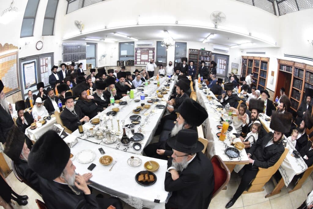 גלריה: ערב יום כיפור ומוצאי יום כיפור בחצר חסידות אשלג גלריה: ערב יום כיפור ומוצאי יום כיפור בחצר חסידות אשלג