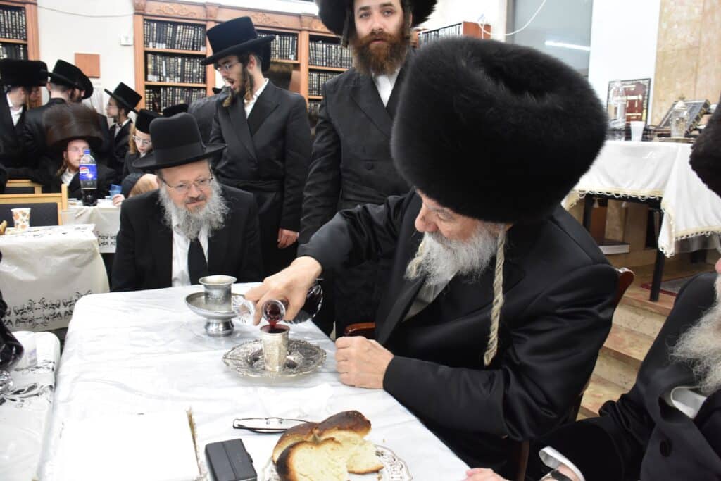 גלריה: ערב יום כיפור ומוצאי יום כיפור בחצר חסידות אשלג גלריה: ערב יום כיפור ומוצאי יום כיפור בחצר חסידות אשלג