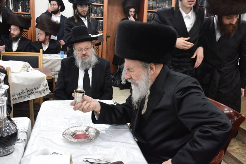 גלריה: ערב יום כיפור ומוצאי יום כיפור בחצר חסידות אשלג גלריה: ערב יום כיפור ומוצאי יום כיפור בחצר חסידות אשלג