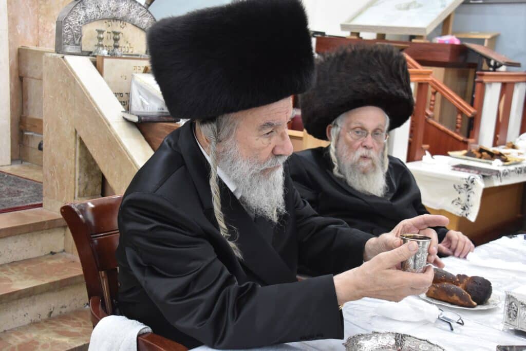 גלריה: ערב יום כיפור ומוצאי יום כיפור בחצר חסידות אשלג גלריה: ערב יום כיפור ומוצאי יום כיפור בחצר חסידות אשלג