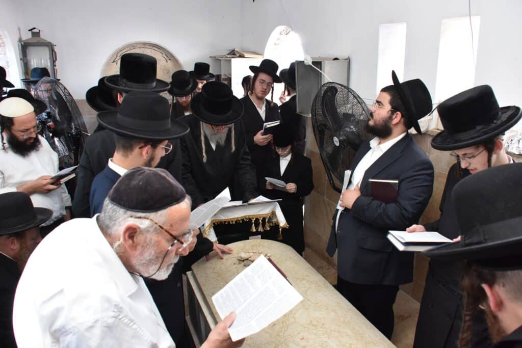 גלריה: ערב יום כיפור ומוצאי יום כיפור בחצר חסידות אשלג גלריה: ערב יום כיפור ומוצאי יום כיפור בחצר חסידות אשלג