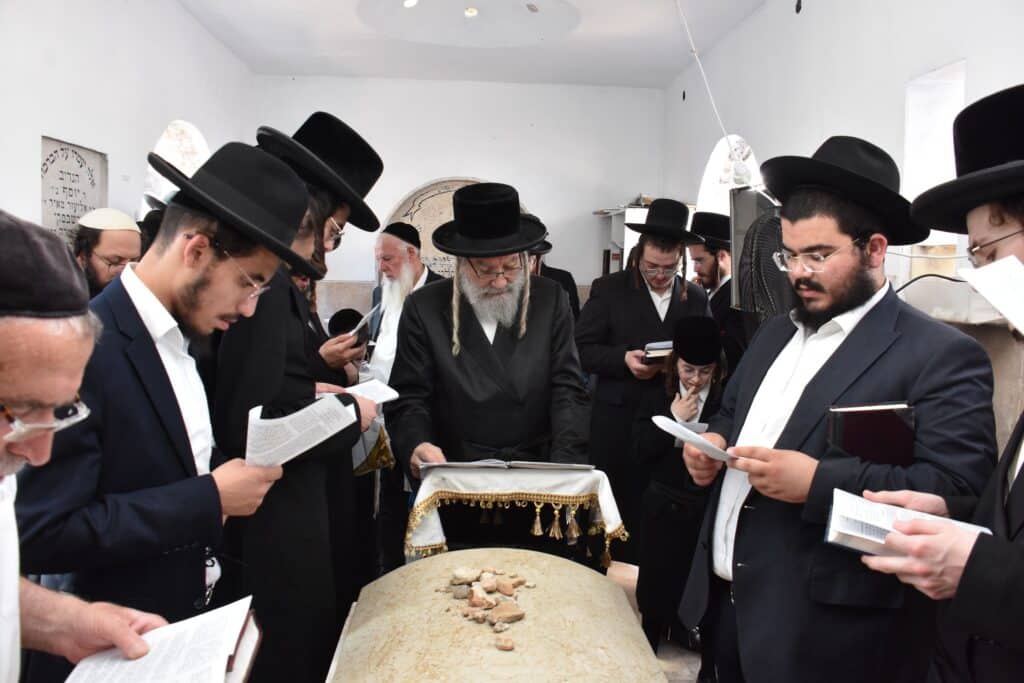 גלריה: ערב יום כיפור ומוצאי יום כיפור בחצר חסידות אשלג גלריה: ערב יום כיפור ומוצאי יום כיפור בחצר חסידות אשלג