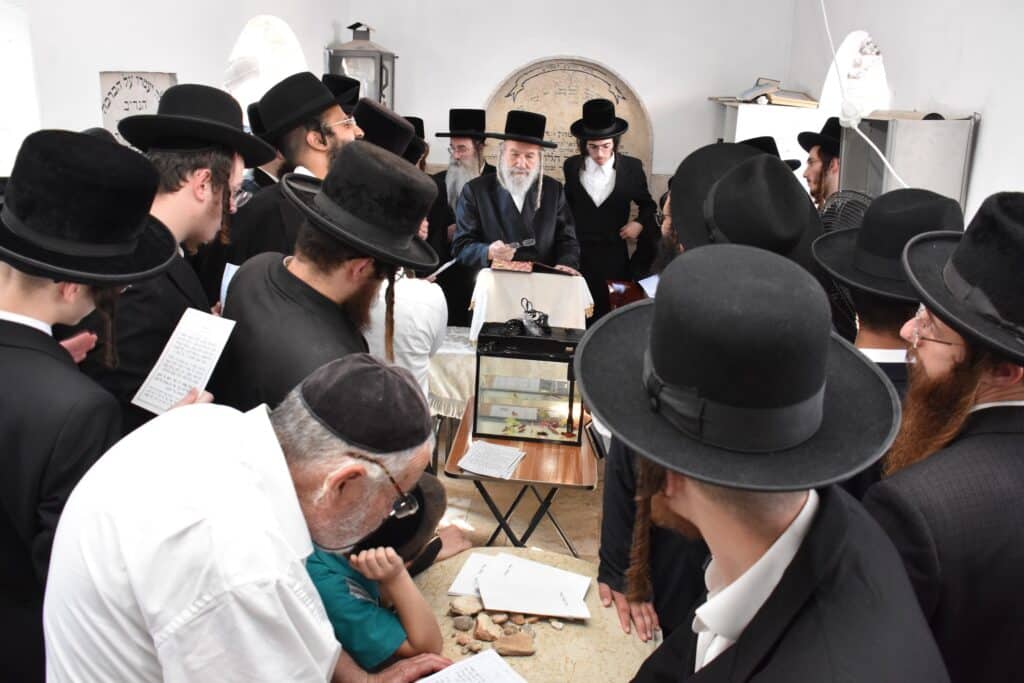 גלריה: ערב יום כיפור ומוצאי יום כיפור בחצר חסידות אשלג גלריה: ערב יום כיפור ומוצאי יום כיפור בחצר חסידות אשלג