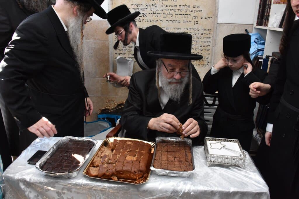 גלריה: ערב יום כיפור ומוצאי יום כיפור בחצר חסידות אשלג גלריה: ערב יום כיפור ומוצאי יום כיפור בחצר חסידות אשלג