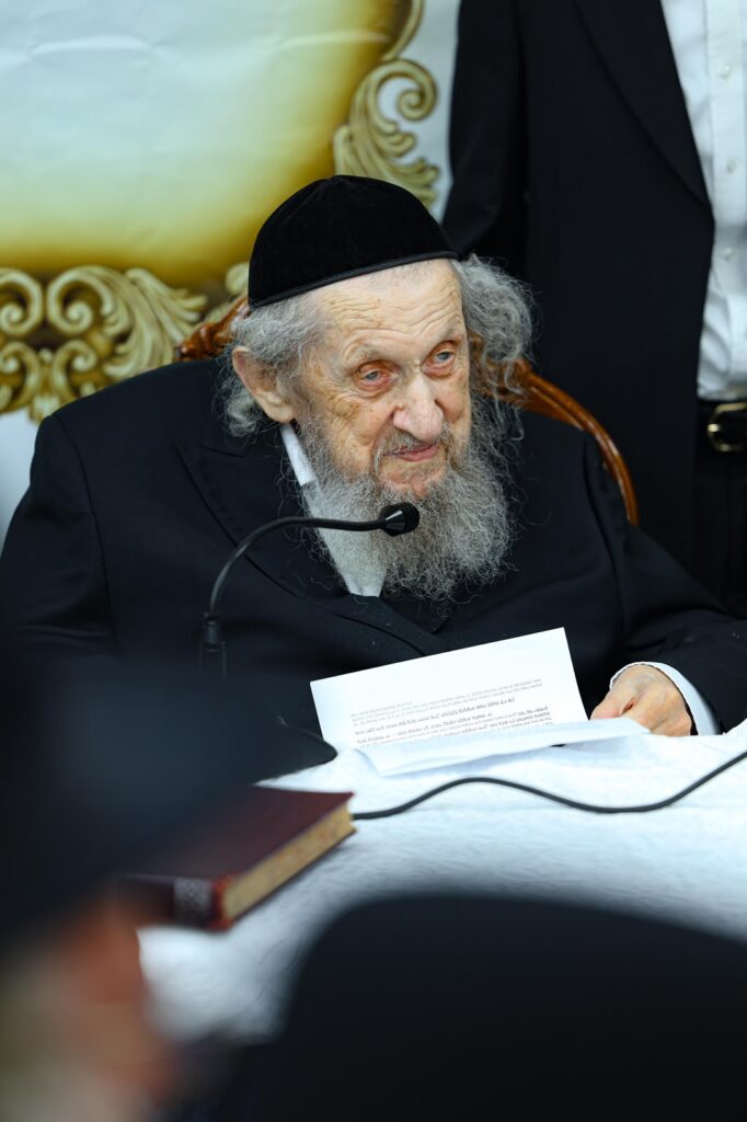 גלריה: מעמד הריתחא דאורייתא בסוכת מרן הגר"ד לנדו גלריה: מעמד הריתחא דאורייתא בסוכת מרן הגר"ד לנדו