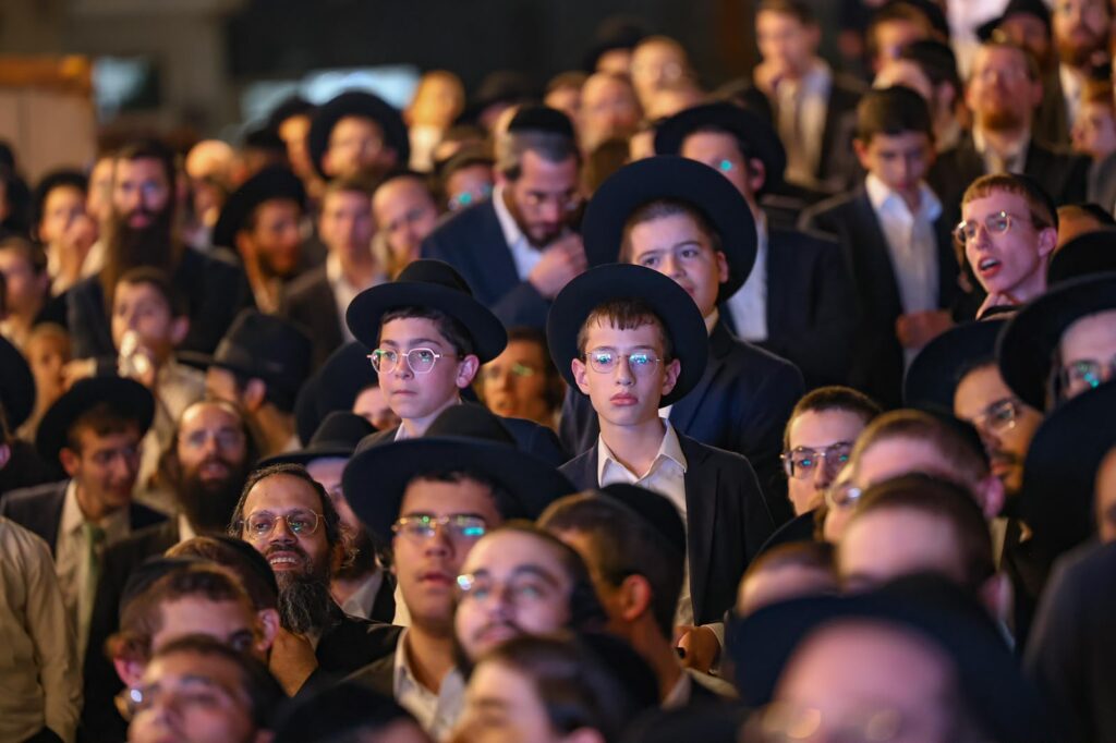גלריה: מעמד הריתחא דאורייתא בסוכת מרן הגר"ד לנדו גלריה: מעמד הריתחא דאורייתא בסוכת מרן הגר"ד לנדו
