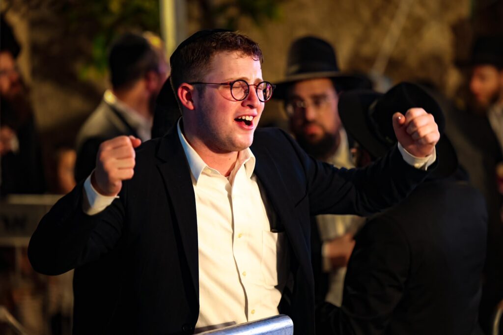 גלריה: מעמד הריתחא דאורייתא בסוכת מרן הגר"ד לנדו גלריה: מעמד הריתחא דאורייתא בסוכת מרן הגר"ד לנדו