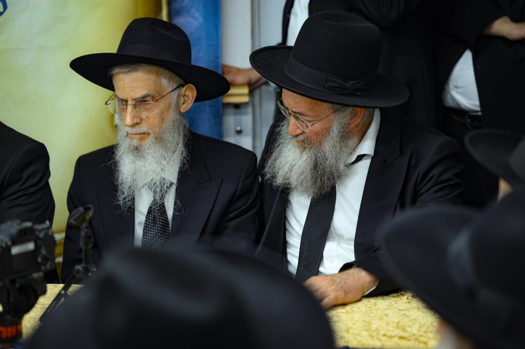 גלריה: מעמד הריתחא דאורייתא בסוכת מרן הגר"ד לנדו גלריה: מעמד הריתחא דאורייתא בסוכת מרן הגר"ד לנדו