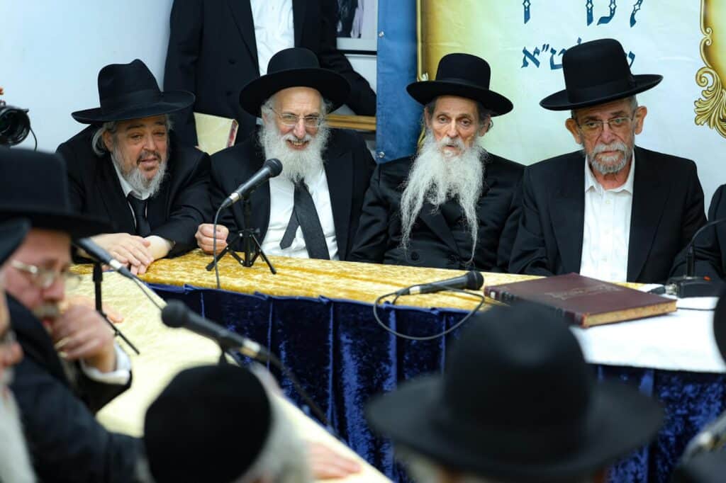 גלריה: מעמד הריתחא דאורייתא בסוכת מרן הגר"ד לנדו גלריה: מעמד הריתחא דאורייתא בסוכת מרן הגר"ד לנדו