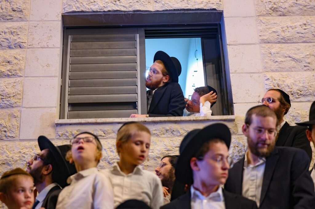 גלריה: מעמד הריתחא דאורייתא בסוכת מרן הגר"ד לנדו גלריה: מעמד הריתחא דאורייתא בסוכת מרן הגר"ד לנדו