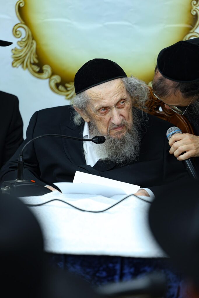 גלריה: מעמד הריתחא דאורייתא בסוכת מרן הגר"ד לנדו גלריה: מעמד הריתחא דאורייתא בסוכת מרן הגר"ד לנדו