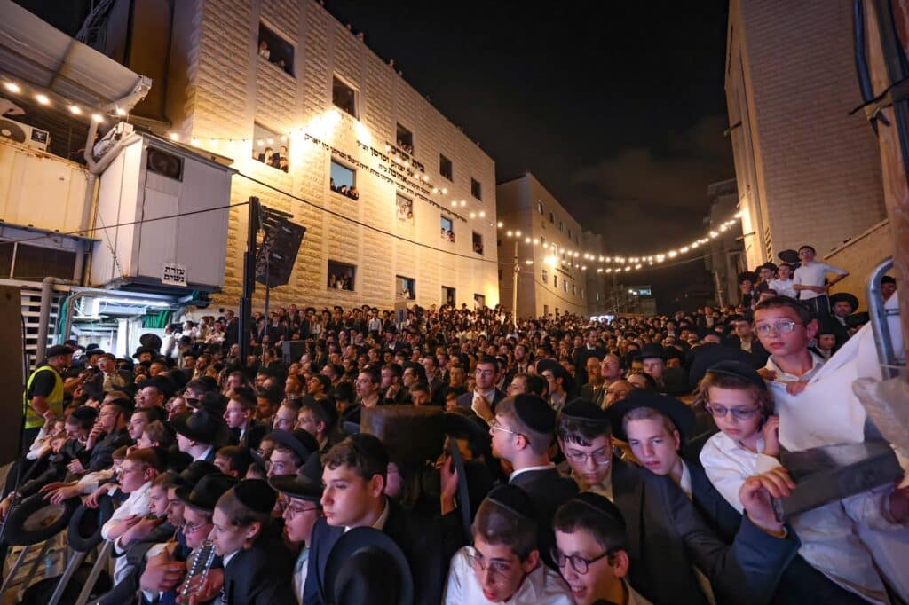 גלריה: מעמד הריתחא דאורייתא בסוכת מרן הגר"ד לנדו גלריה: מעמד הריתחא דאורייתא בסוכת מרן הגר"ד לנדו