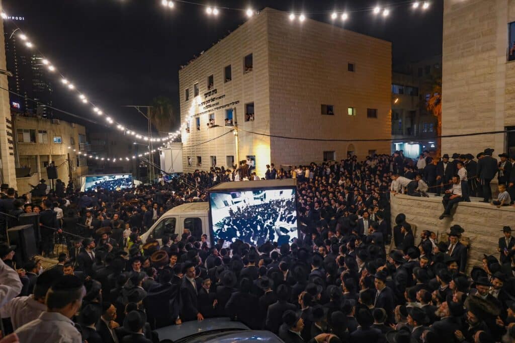 גלריה: מעמד הריתחא דאורייתא בסוכת מרן הגר"ד לנדו גלריה: מעמד הריתחא דאורייתא בסוכת מרן הגר"ד לנדו