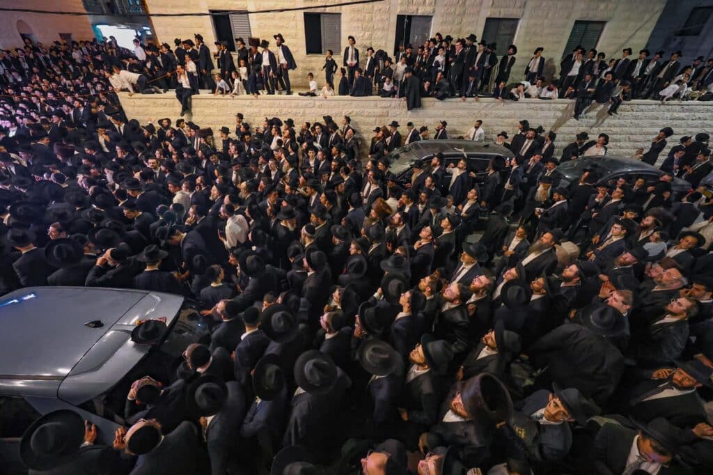 גלריה: מעמד הריתחא דאורייתא בסוכת מרן הגר"ד לנדו גלריה: מעמד הריתחא דאורייתא בסוכת מרן הגר"ד לנדו