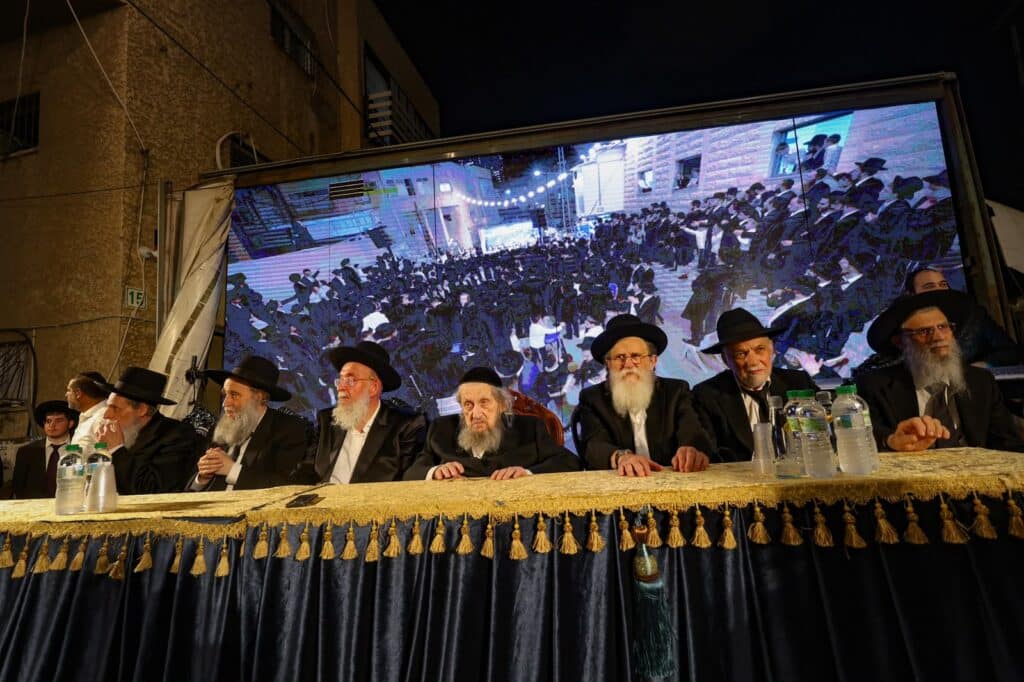 גלריה: מעמד הריתחא דאורייתא בסוכת מרן הגר"ד לנדו גלריה: מעמד הריתחא דאורייתא בסוכת מרן הגר"ד לנדו