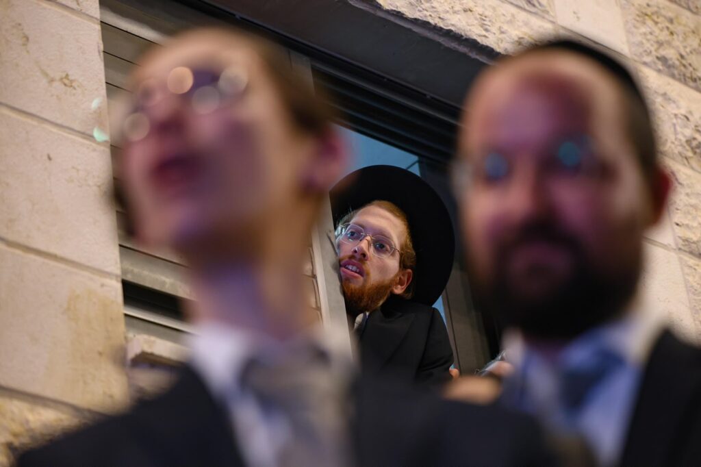 גלריה: מעמד הריתחא דאורייתא בסוכת מרן הגר"ד לנדו גלריה: מעמד הריתחא דאורייתא בסוכת מרן הגר"ד לנדו