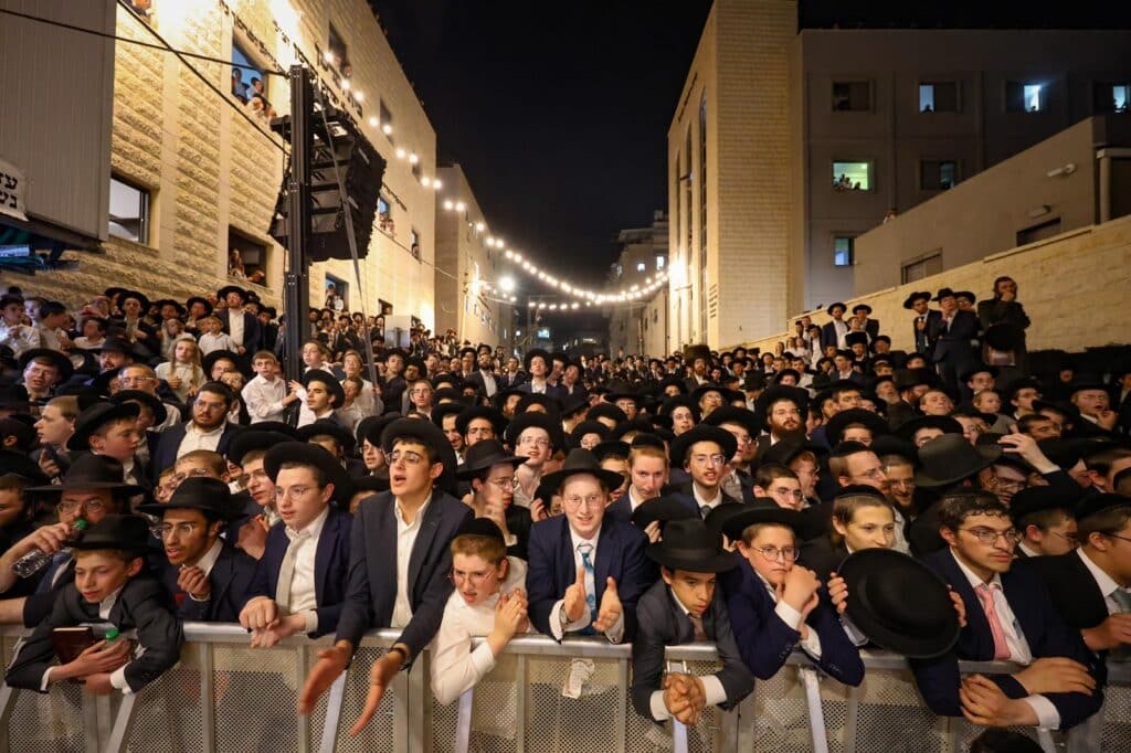 גלריה: מעמד הריתחא דאורייתא בסוכת מרן הגר"ד לנדו גלריה: מעמד הריתחא דאורייתא בסוכת מרן הגר"ד לנדו