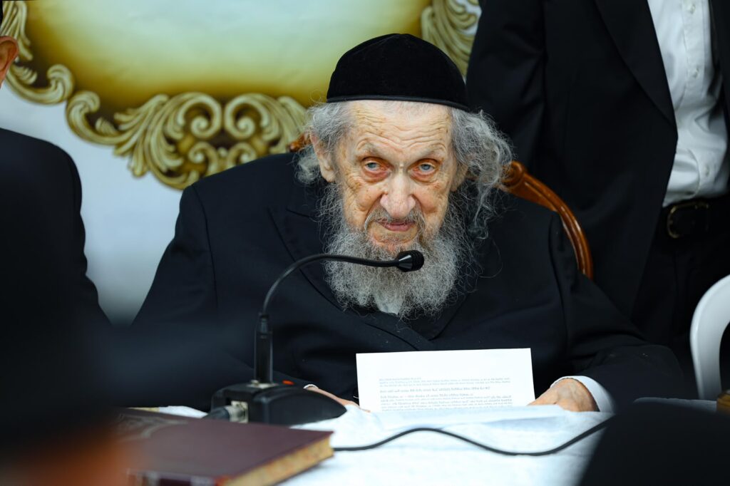גלריה: מעמד הריתחא דאורייתא בסוכת מרן הגר"ד לנדו גלריה: מעמד הריתחא דאורייתא בסוכת מרן הגר"ד לנדו