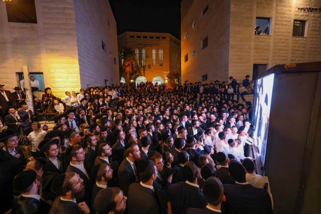 גלריה: מעמד הריתחא דאורייתא בסוכת מרן הגר"ד לנדו גלריה: מעמד הריתחא דאורייתא בסוכת מרן הגר"ד לנדו