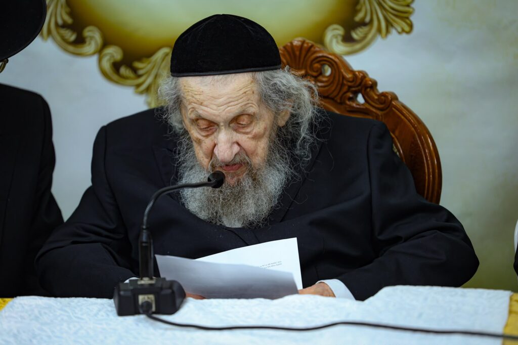 גלריה: מעמד הריתחא דאורייתא בסוכת מרן הגר"ד לנדו גלריה: מעמד הריתחא דאורייתא בסוכת מרן הגר"ד לנדו