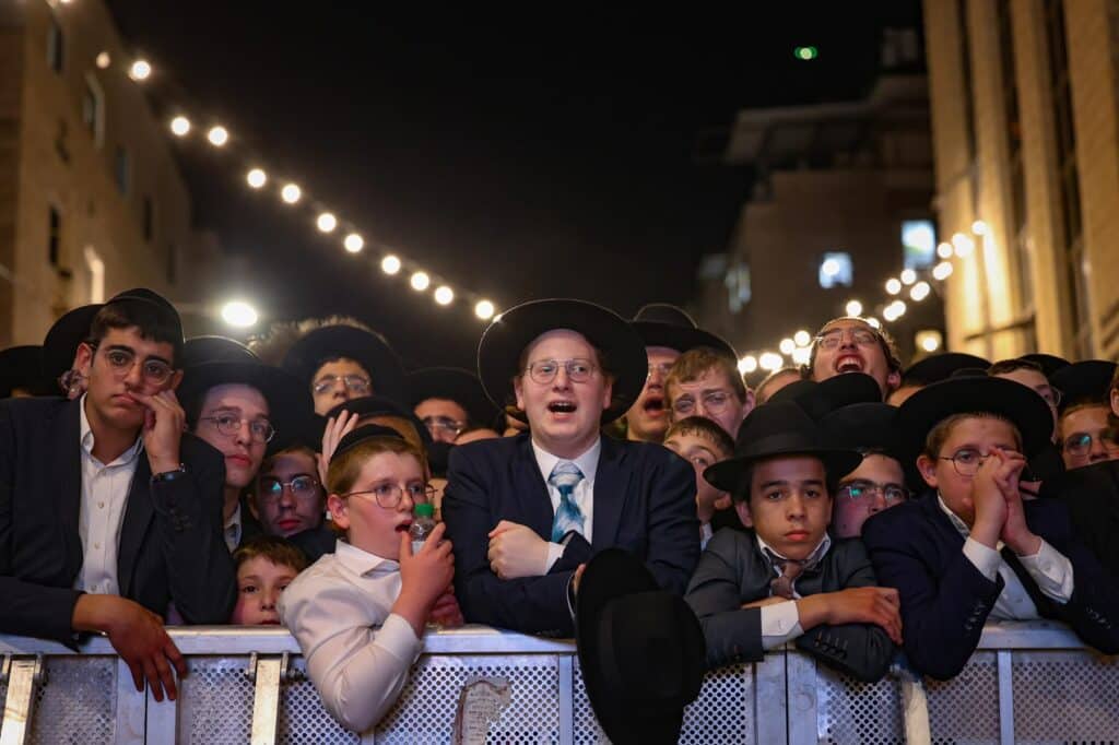 גלריה: מעמד הריתחא דאורייתא בסוכת מרן הגר"ד לנדו גלריה: מעמד הריתחא דאורייתא בסוכת מרן הגר"ד לנדו