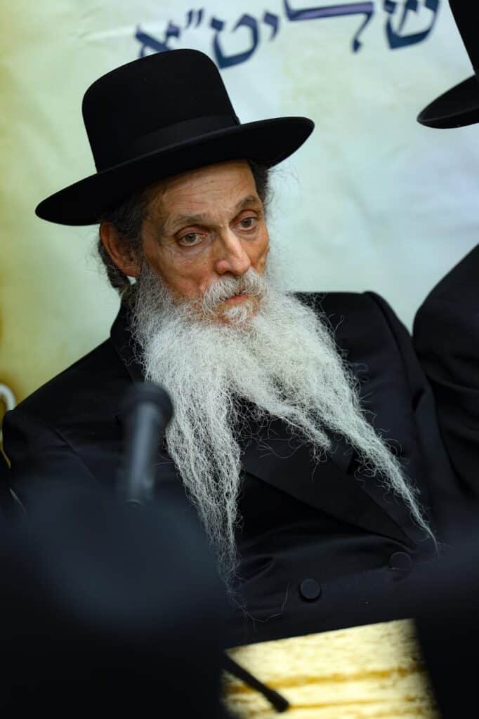 גלריה: מעמד הריתחא דאורייתא בסוכת מרן הגר"ד לנדו גלריה: מעמד הריתחא דאורייתא בסוכת מרן הגר"ד לנדו