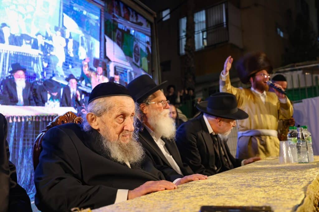 גלריה: מעמד הריתחא דאורייתא בסוכת מרן הגר"ד לנדו גלריה: מעמד הריתחא דאורייתא בסוכת מרן הגר"ד לנדו
