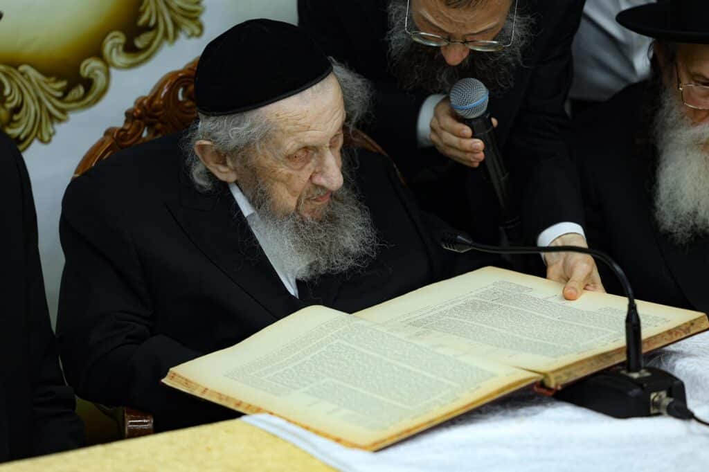 גלריה: מעמד הריתחא דאורייתא בסוכת מרן הגר"ד לנדו גלריה: מעמד הריתחא דאורייתא בסוכת מרן הגר"ד לנדו