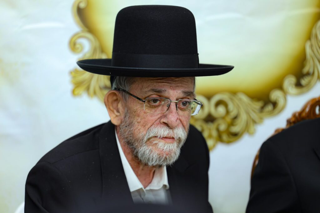 גלריה: מעמד הריתחא דאורייתא בסוכת מרן הגר"ד לנדו גלריה: מעמד הריתחא דאורייתא בסוכת מרן הגר"ד לנדו