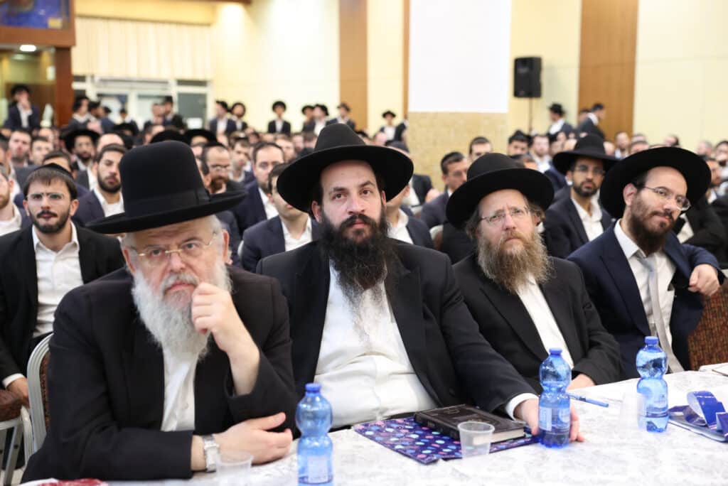 מעמד מרומם בב"ב: גדולי הדור התכנסו להוקיר את מאות האברכים מעמד מרומם בב"ב: גדולי הדור התכנסו להוקיר את מאות האברכים