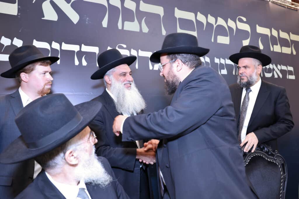 מעמד מרומם בב"ב: גדולי הדור התכנסו להוקיר את מאות האברכים מעמד מרומם בב"ב: גדולי הדור התכנסו להוקיר את מאות האברכים