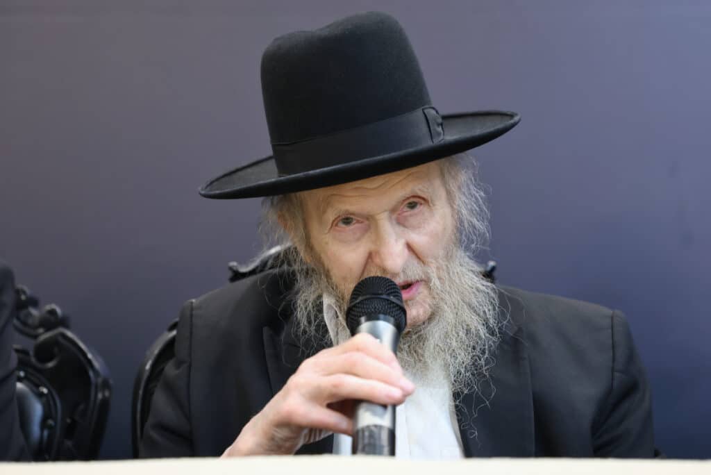 מעמד מרומם בב"ב: גדולי הדור התכנסו להוקיר את מאות האברכים מעמד מרומם בב"ב: גדולי הדור התכנסו להוקיר את מאות האברכים