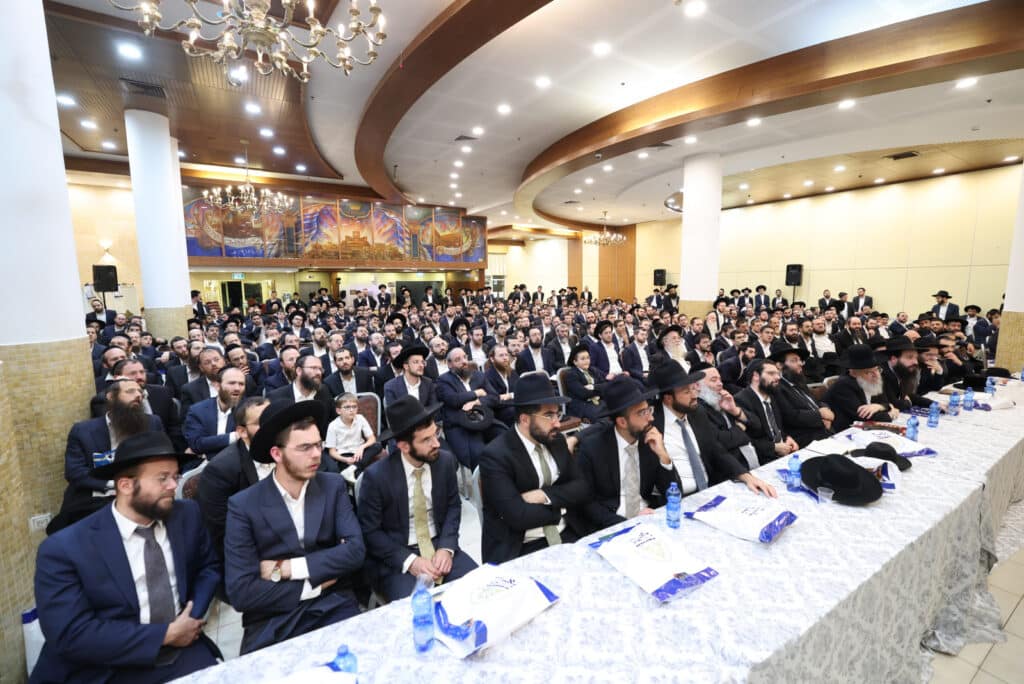 מעמד מרומם בב"ב: גדולי הדור התכנסו להוקיר את מאות האברכים מעמד מרומם בב"ב: גדולי הדור התכנסו להוקיר את מאות האברכים