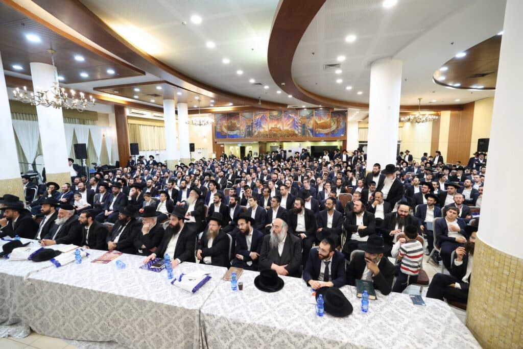 מעמד מרומם בב"ב: גדולי הדור התכנסו להוקיר את מאות האברכים מעמד מרומם בב"ב: גדולי הדור התכנסו להוקיר את מאות האברכים