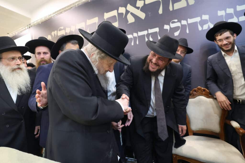 מעמד מרומם בב"ב: גדולי הדור התכנסו להוקיר את מאות האברכים מעמד מרומם בב"ב: גדולי הדור התכנסו להוקיר את מאות האברכים