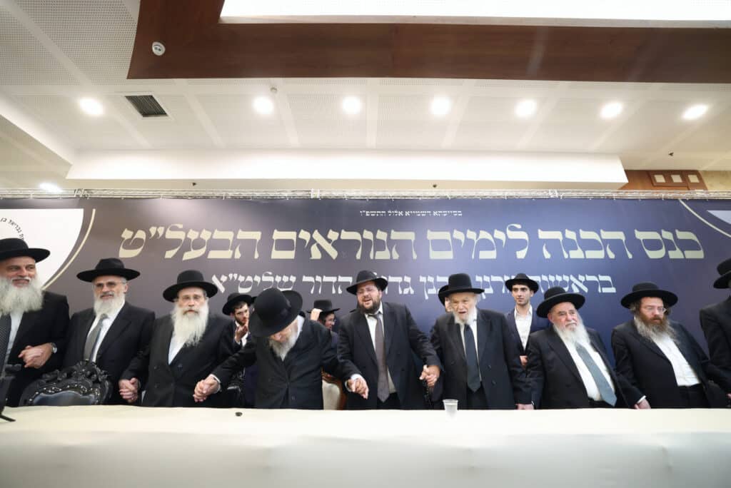 מעמד מרומם בב"ב: גדולי הדור התכנסו להוקיר את מאות האברכים מעמד מרומם בב"ב: גדולי הדור התכנסו להוקיר את מאות האברכים