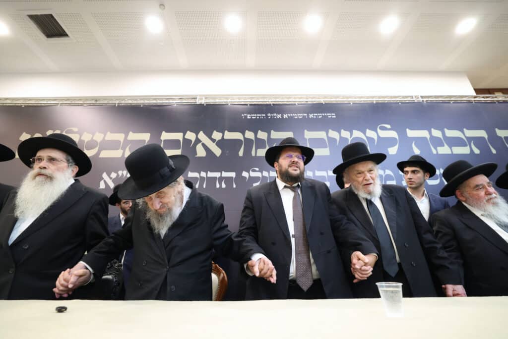 מעמד מרומם בב"ב: גדולי הדור התכנסו להוקיר את מאות האברכים מעמד מרומם בב"ב: גדולי הדור התכנסו להוקיר את מאות האברכים