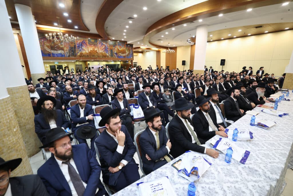 מעמד מרומם בב"ב: גדולי הדור התכנסו להוקיר את מאות האברכים מעמד מרומם בב"ב: גדולי הדור התכנסו להוקיר את מאות האברכים