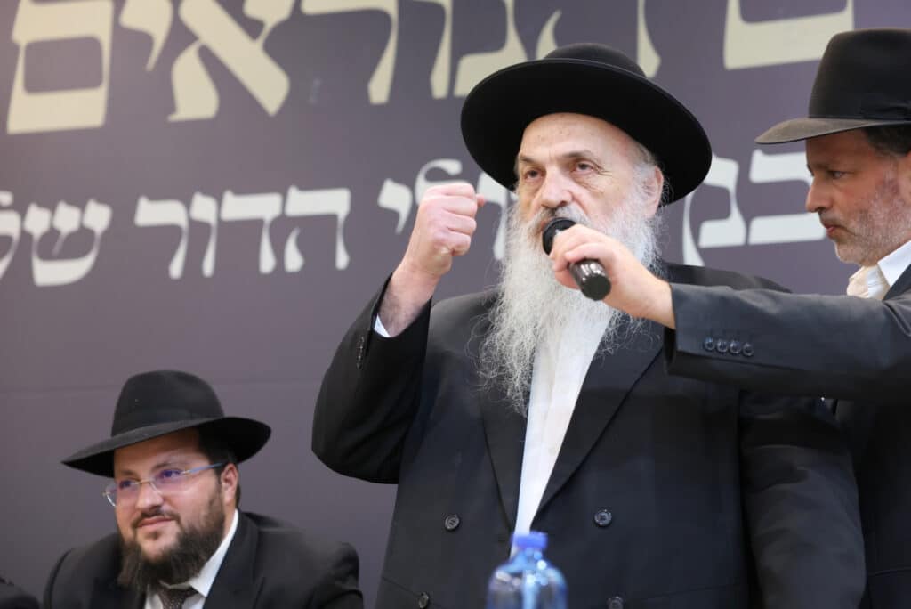 מעמד מרומם בב"ב: גדולי הדור התכנסו להוקיר את מאות האברכים מעמד מרומם בב"ב: גדולי הדור התכנסו להוקיר את מאות האברכים
