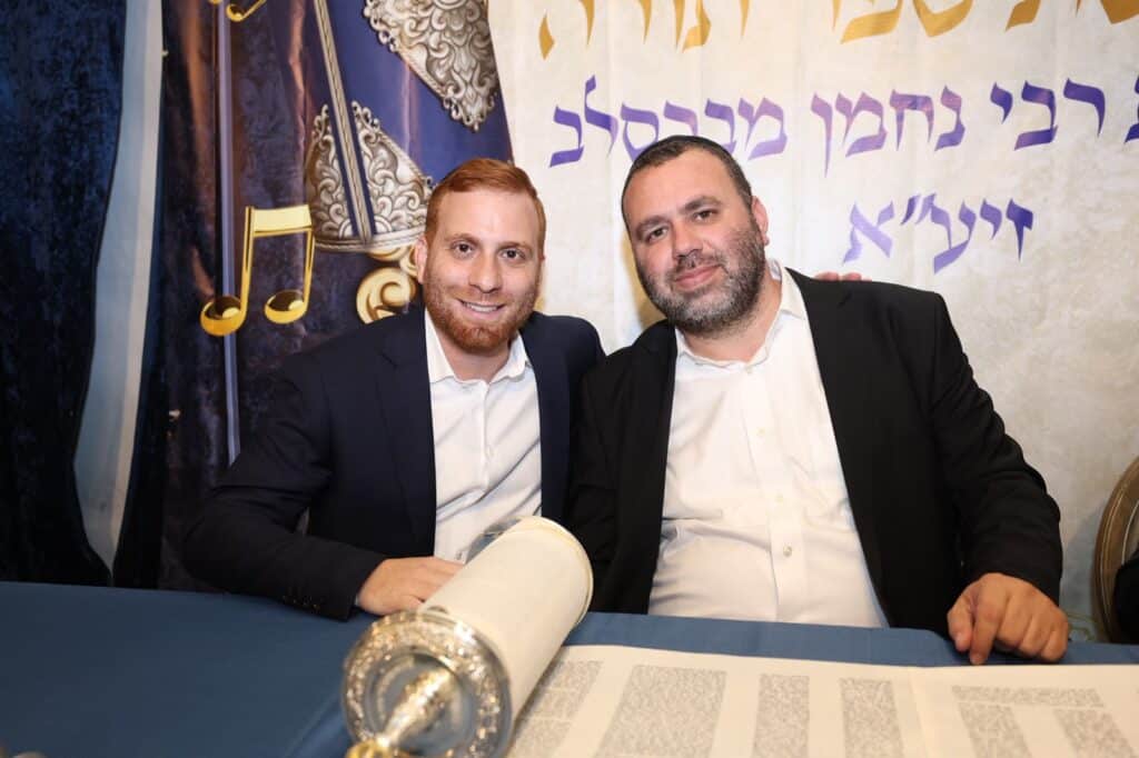 באושפיזין דמשה: איש העסקים הכניס ס"ת מהודר לסוכתו בירושלים באושפיזין דמשה: איש העסקים הכניס ס"ת מהודר לסוכתו בירושלים