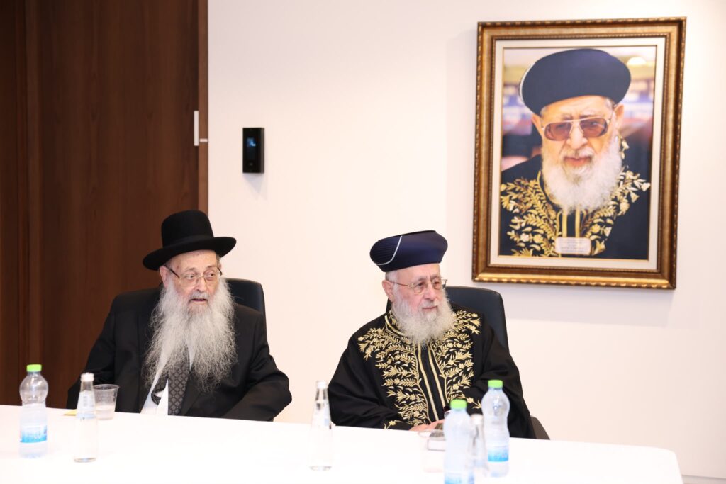 דריכות שיא בש"ס: הכרעת המועצת נדחתה לרגע האחרון דריכות שיא בש"ס: הכרעת המועצת נדחתה לרגע האחרון