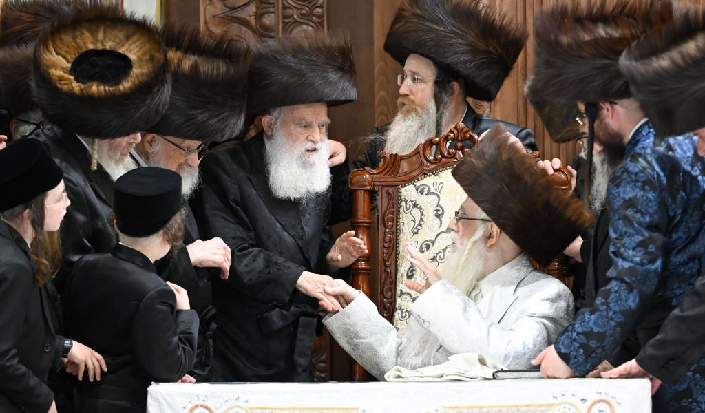 אלפי חסידים בברכת פרידה: מראות ראש השנה בחצר חסידות צאנז אלפי חסידים בברכת פרידה: מראות ראש השנה בחצר חסידות צאנז