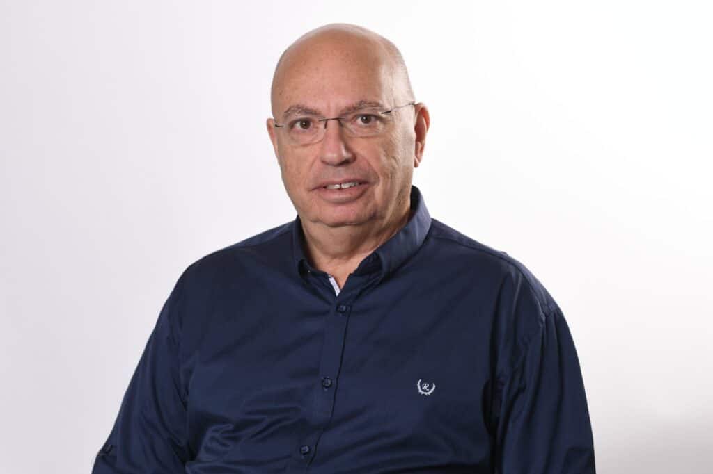 "קורא ספר בשיא הלחץ": היועצים הקרובים חושפים את סודות נתניהו "קורא ספר בשיא הלחץ": היועצים הקרובים חושפים את סודות נתניהו