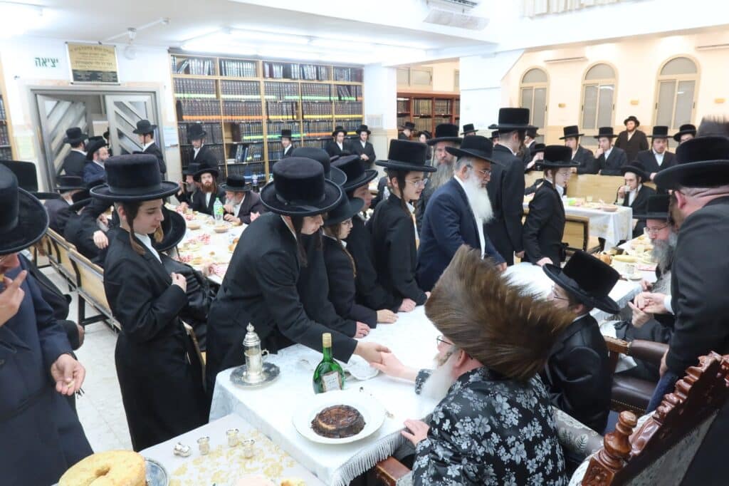 שמחת הבר מצוה לנכד כ"ק האדמו"ר מקרעטשניף - קרית גת שמחת הבר מצוה לנכד כ"ק האדמו"ר מקרעטשניף - קרית גת