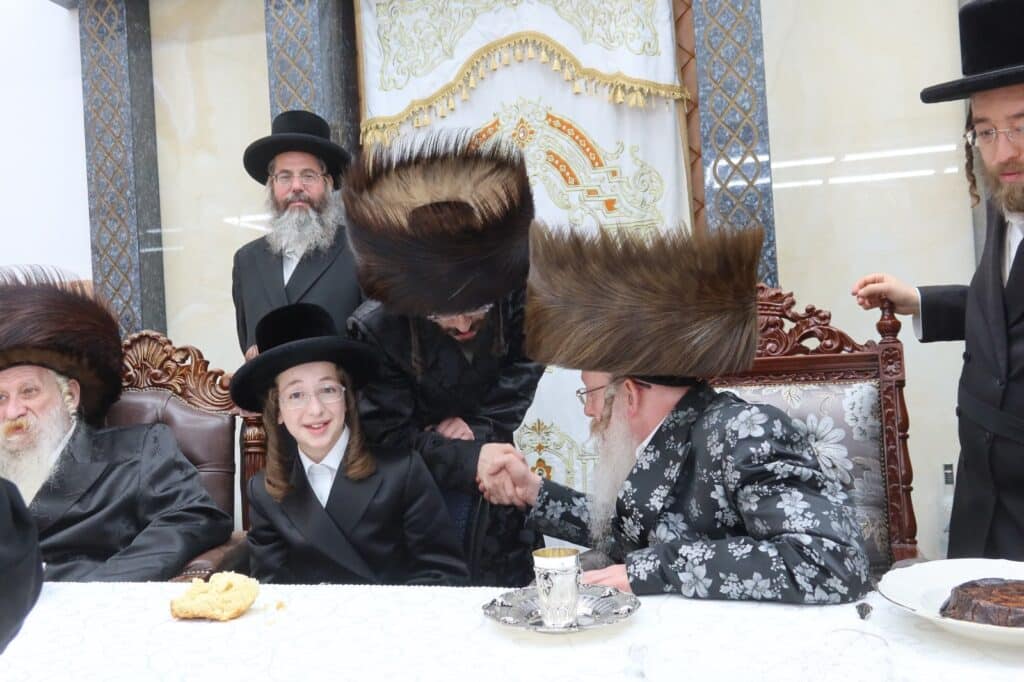 שמחת הבר מצוה לנכד כ"ק האדמו"ר מקרעטשניף - קרית גת שמחת הבר מצוה לנכד כ"ק האדמו"ר מקרעטשניף - קרית גת