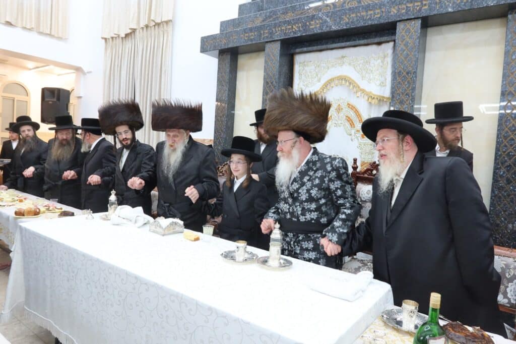 שמחת הבר מצוה לנכד כ"ק האדמו"ר מקרעטשניף - קרית גת שמחת הבר מצוה לנכד כ"ק האדמו"ר מקרעטשניף - קרית גת