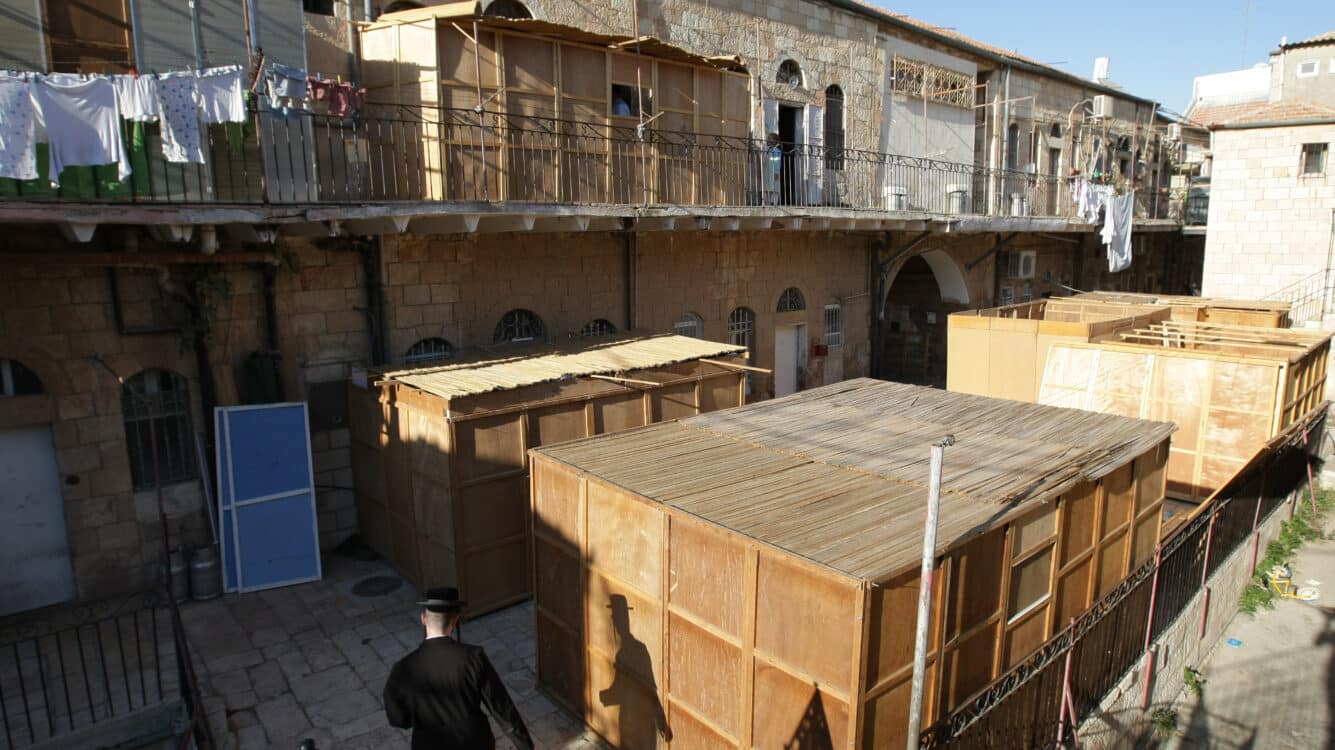 אירוע קשה בב"ב: פלטת עץ נפלה על ראשה של תינוקת בת שנה