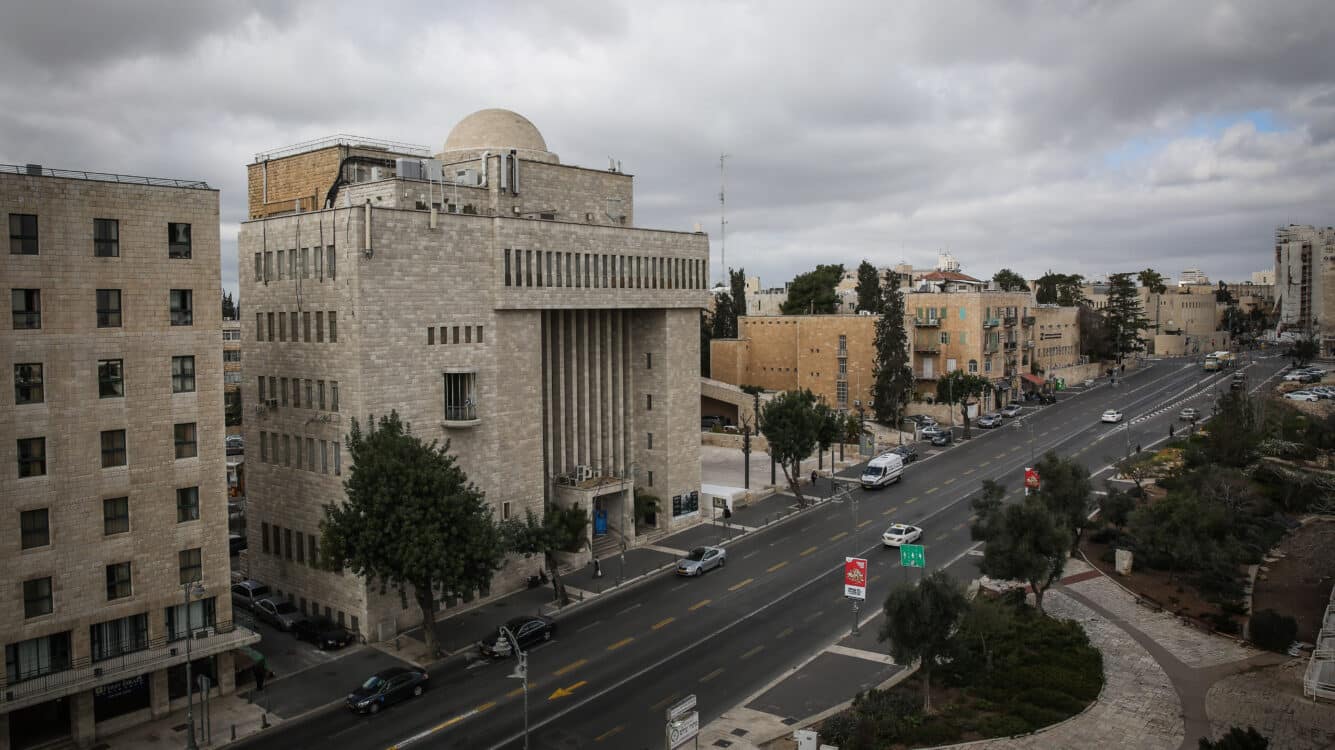 אצבע בעין לבריטניה: האם הרחוב המרכזי בבירה יחליף את שמו?