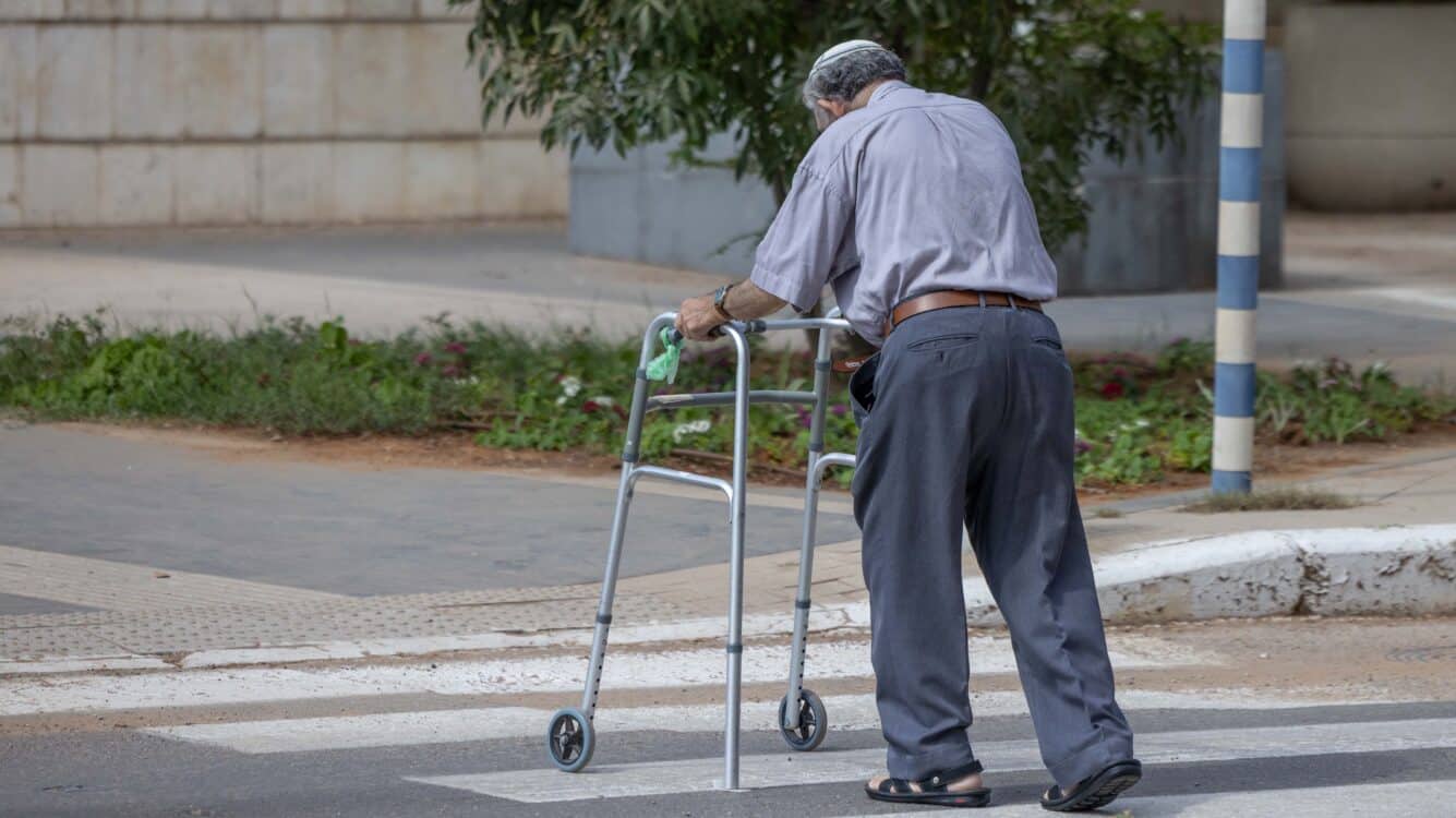 סכנה ביטחונית? מאות פלסטינים נדרשו לעזוב מיידית את בתי האבות