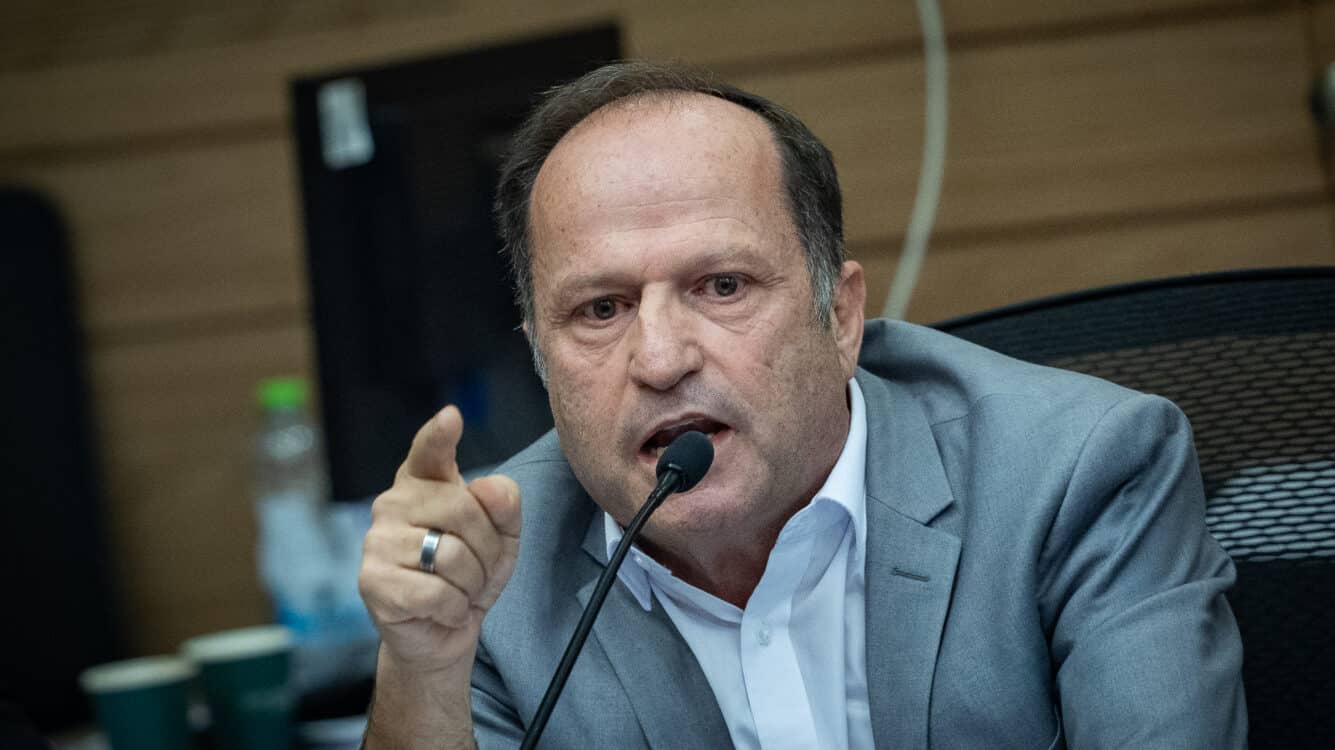 בעקבות הסערה: המשוריין בליכוד התנצל בפני שורדת השבי